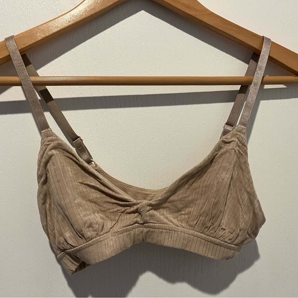 Aerie Beige Ribbed Night Bra w/ Pads – XS